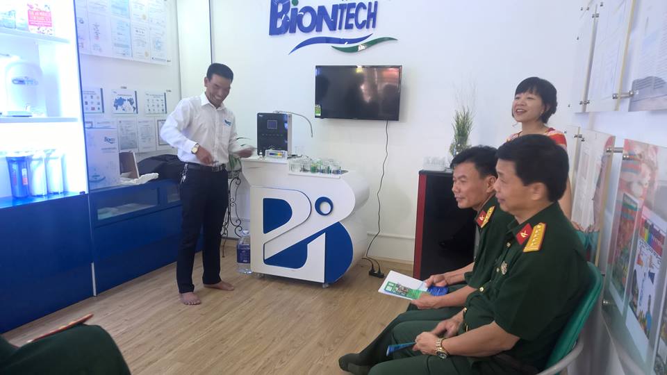 Buổi tìm hiểu máy tạo nước Pi của bộ Tổng cục hậu cần